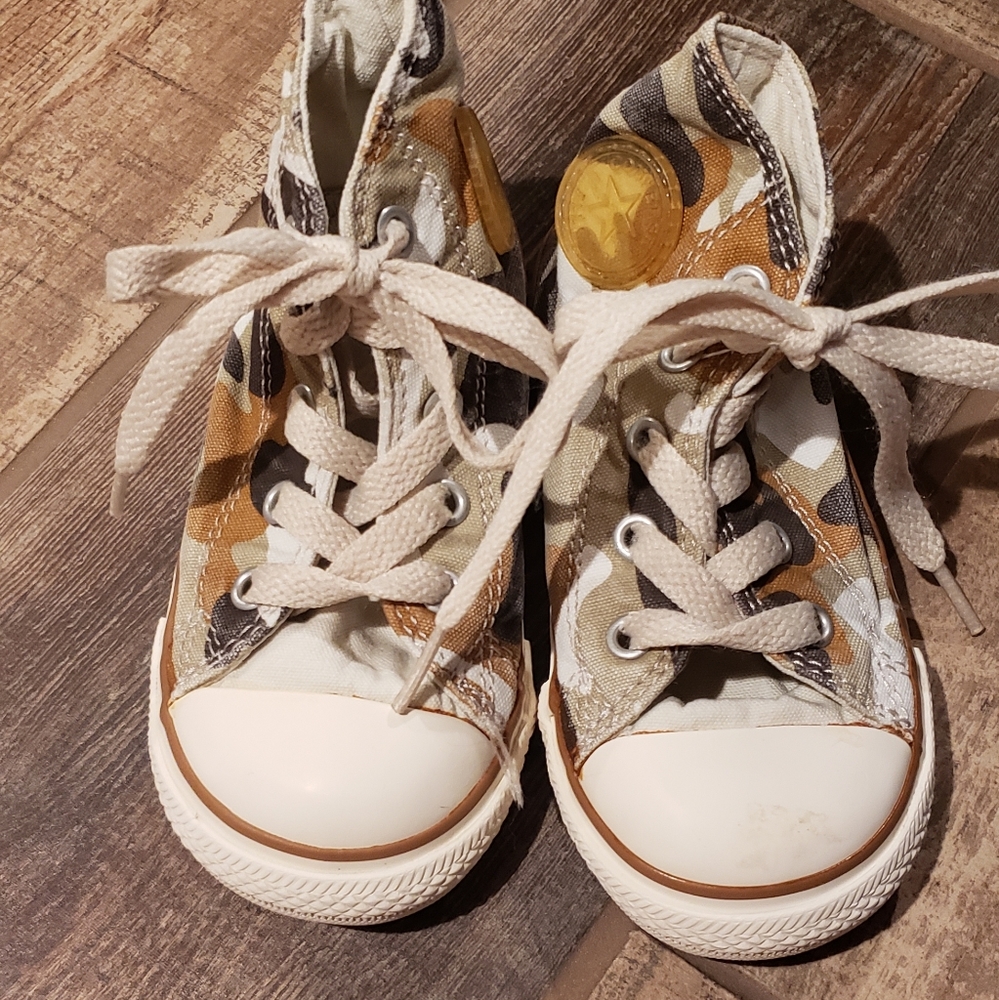 Size 7 Tan Desert Camo Converse